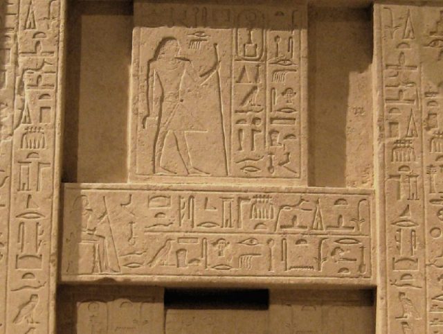 Main relief from the false door of Manefer, depicting the deceased with his name and titles in front of him. Time of Djedkare Isesi – 5th dynasty of Egypt – Egyptian museum of Berlin. Photo by Neithsabes -CC BY-SA 3.0