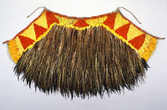 Cape of netted fibre and feathers, collected from Hawaii in 1778. Photo by Australian Museum CC BY-SA 3.0