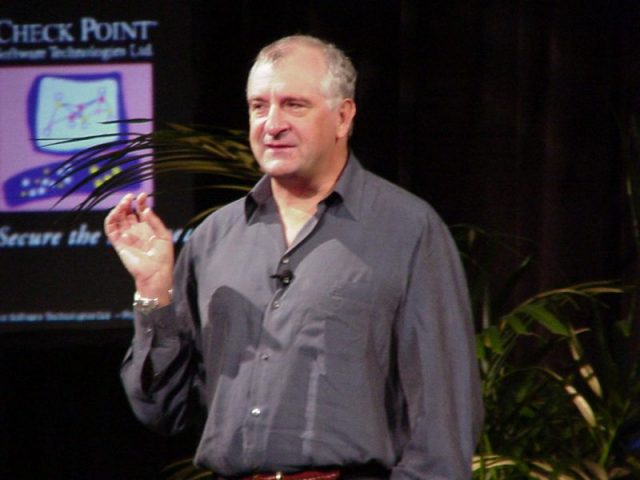 Douglas Adams as a keynote speaker at Internet Security Conference in San Francisco, March 15-17, 2000. Photo by John Johnson CC BY 2.0
