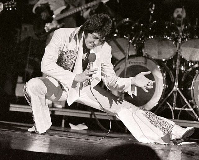 MILWAUKEE, WI – APRIL 1977: Elvis Presley performs in concert at the Milwaukee Arena on April 27, l977 in Milwaukee, Wisconsin. (Photo by Ronald C. Modra/ Getty Images)