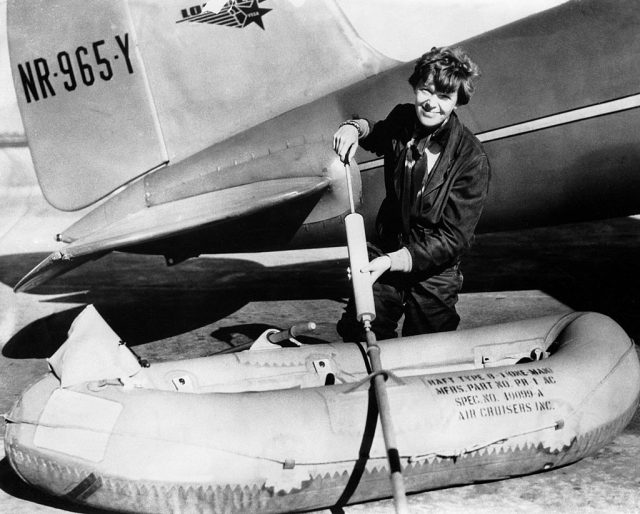 United states – january 01: before beginning her flight around the world, the pilot amelia earhart pumped her inflatable lifeboat, from the equipment of her plane flying laboratory with which she set off to go around the world. (photo by keystone-france/gamma-keystone via getty images)