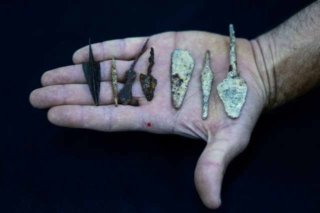 Many items including these arrowheads have been found. (Photo by MENAHEM KAHANA/AFP via Getty Images)