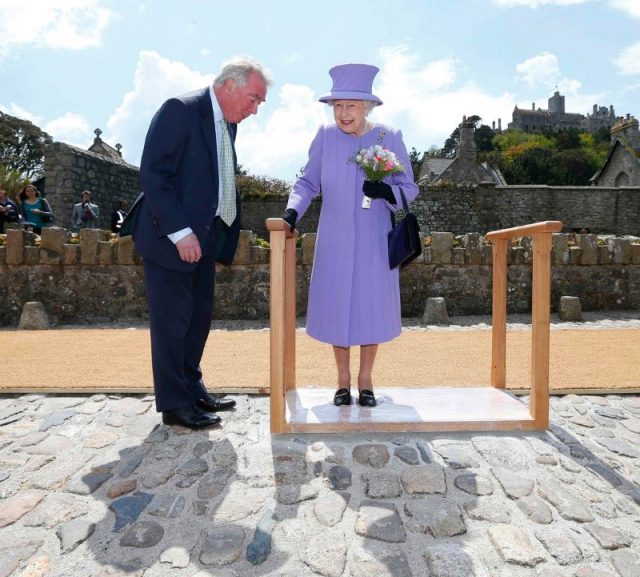 Queen Elizabeth II making a plaster impression of her footprint for the Mount.