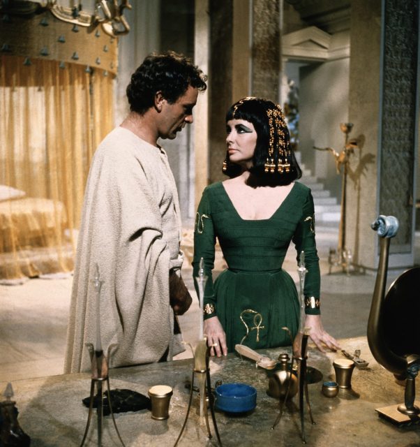 Liz Taylor and Richard Burton in Cleopatra 