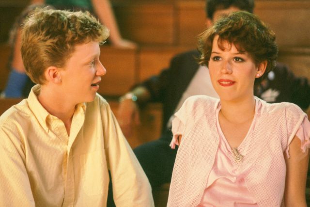 Anthony Michael Hall staring at Molly Ringwald