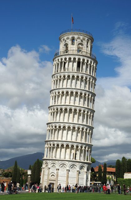 Leaning Tower of pisa exterior view