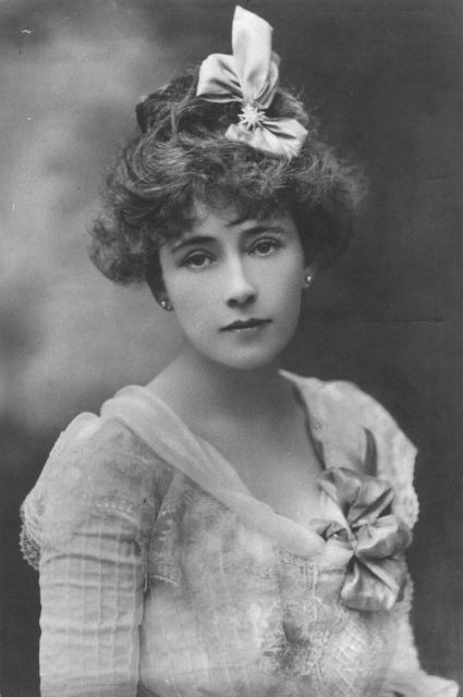Actress nina boucicault, 1890