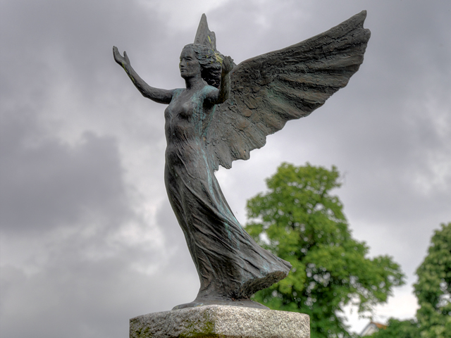Angel of Mons, Eastleigh War Memorial (Photo Credit: David Dixon, CC BY-SA 2.0)