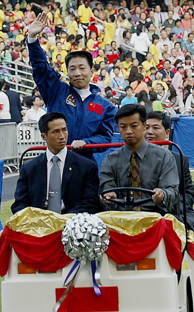 Astronaut Yang Liwei waving 