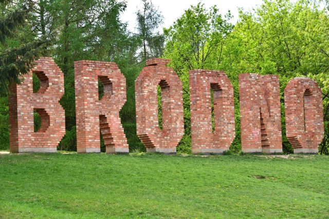 “bródno” – bródno sculpture park in warsaw, poland (photo credit: adrian grycuk – own work, cc by-sa 3. 0)