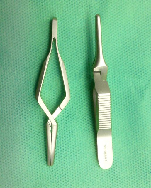 Bulldog clamp: The most common vascular clamp (blocker) that is available in different sizes.