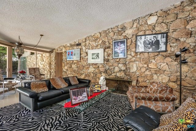 Elvis honeymoon house living room 