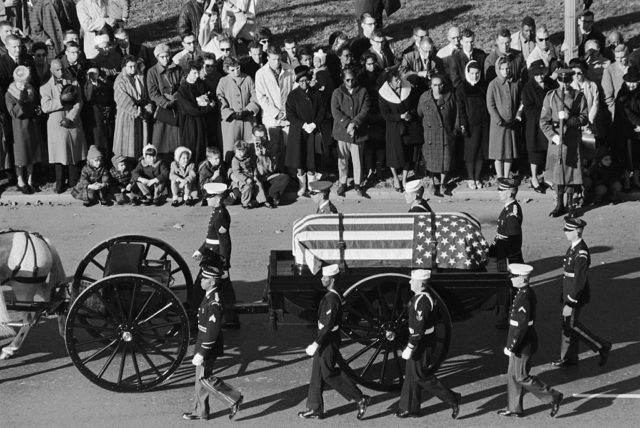 A horse-drawn caisson carrying the body of John Fitzgerald Kennedy passes mourners lining the streets of Washington from the White House to the Capitol. (Photo Credit: © Wally McNamee/CORBIS/Corbis via Getty Images)
