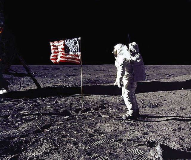 Buzz Aldrin saluting the US flag on the moon 