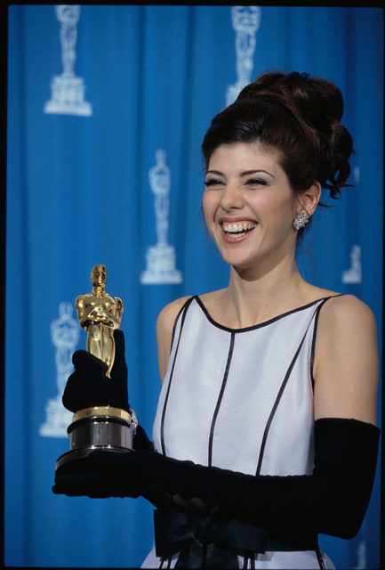 Marisa Tomei holding her Academy Award 