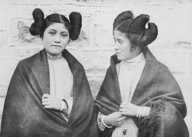 Two Hopi women 