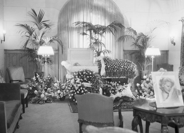 Thelma Todd's body lying in state 