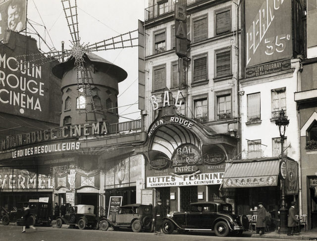 street view of the Moulin Rouge, 