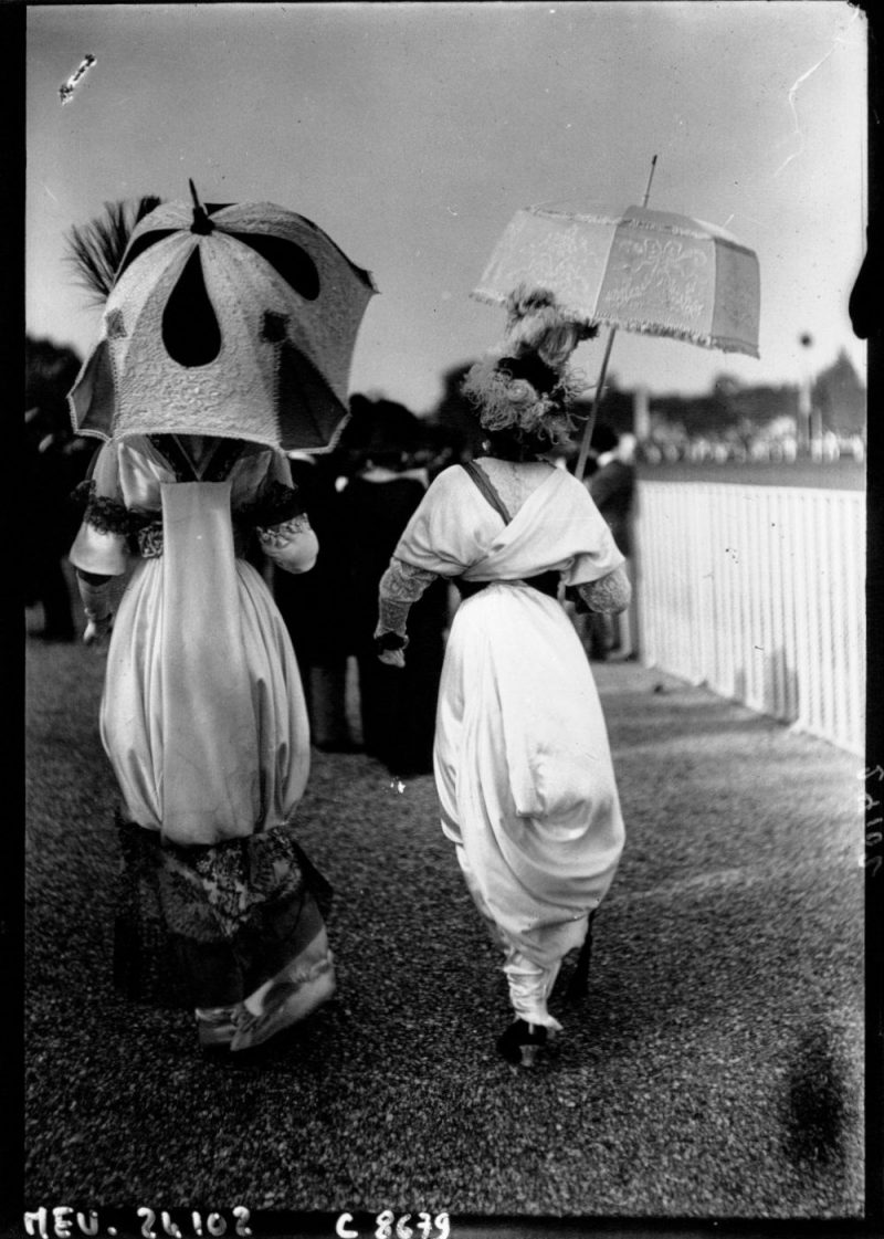 1912 Hobble skirts and parasols