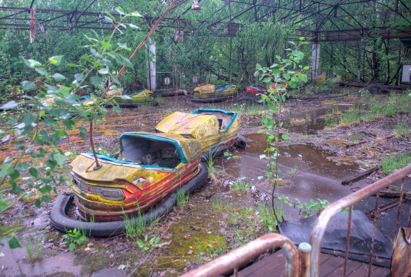 Pripyat_-_amusement_park_10-593x400