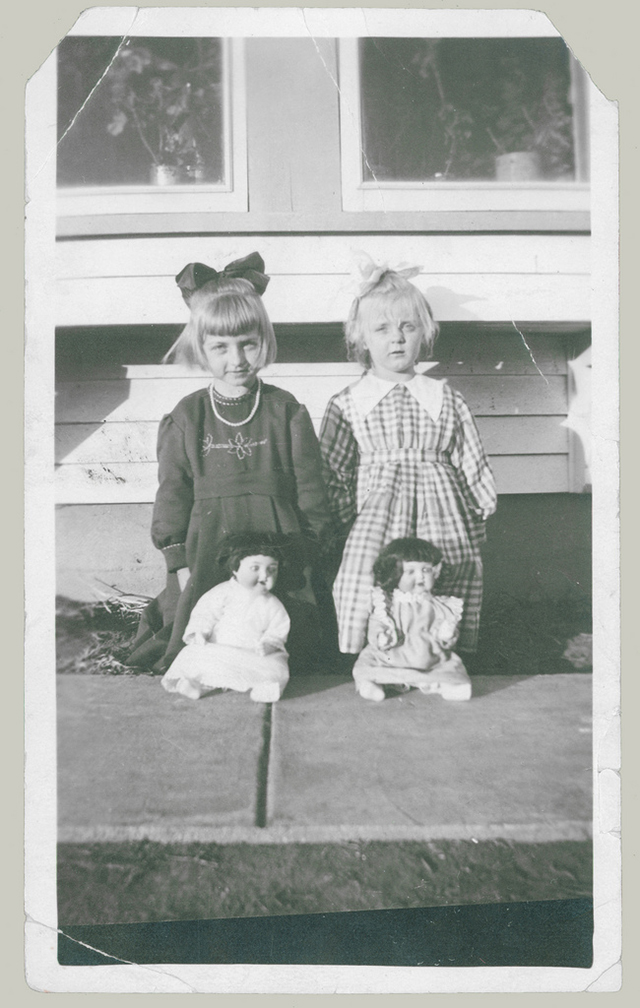 Vintage Little Girls Posing with Their Dolls (16)