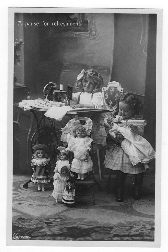Vintage Little Girls Posing with Their Dolls (5)