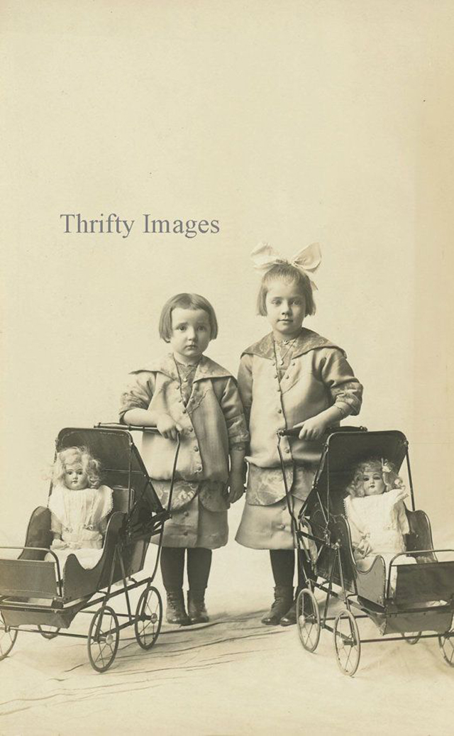 Vintage Little Girls Posing with Their Dolls (6)