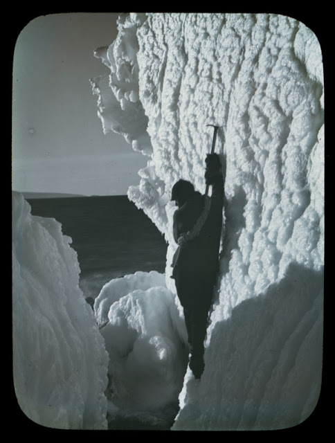Incredible Photographs from the 1911 Australasian Antarctic Expedition (11)