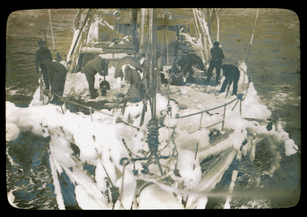 Incredible Photographs from the 1911 Australasian Antarctic Expedition (13)