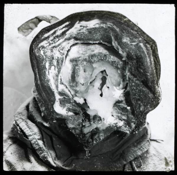 Incredible Photographs from the 1911 Australasian Antarctic Expedition (6)