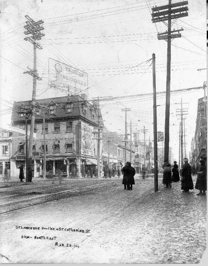 Intersection of Saint-Laurent Boulevard and Sainte-Catherine Street, 1914