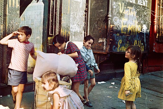 Streets Scenes of NYC in the 1970s (6)