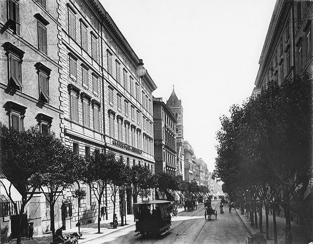 Via Nazionale with the Quirinale Hotel on the left, 1900.