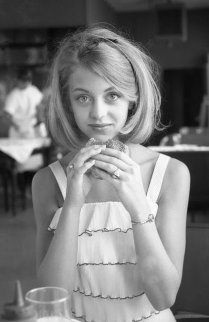 Goldie Hawn, 1964