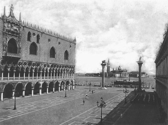 Photos of Venice from the early 20th Century