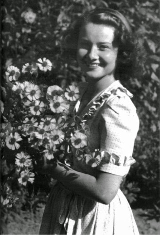 Rare Photos Of Audrey Hepburn As A Child And A Teenager From The 1930s rare-photos-of-audrey-hepburn-as-a-child-and-a-teenager-from-the-1930s