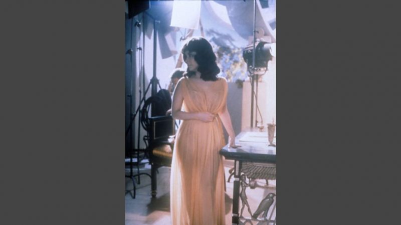 Elizabeth Taylor on set
