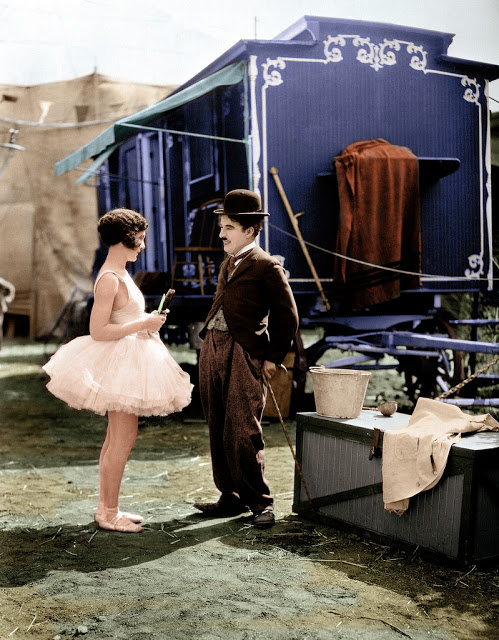 Interesting Colorized Photos of Charlie Chaplin in the 1910s-30s (10)