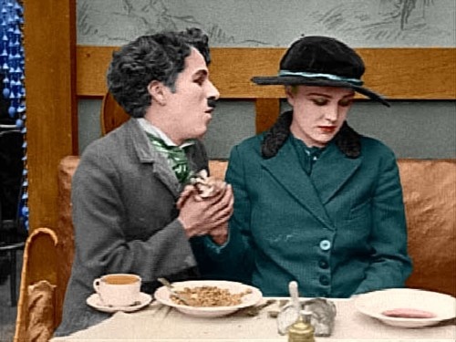 Interesting Colorized Photos of Charlie Chaplin in the 1910s-30s (13)