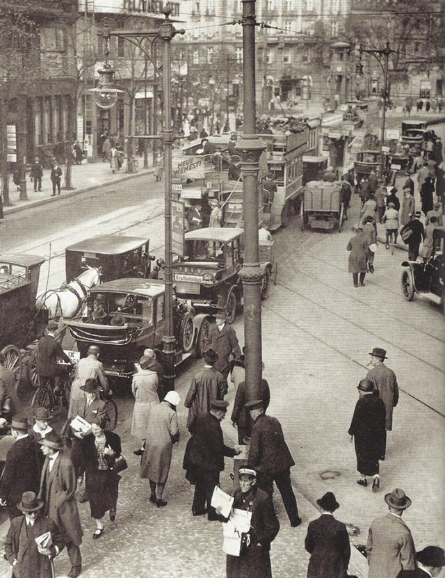 Rush hour, Berlin,  1927.