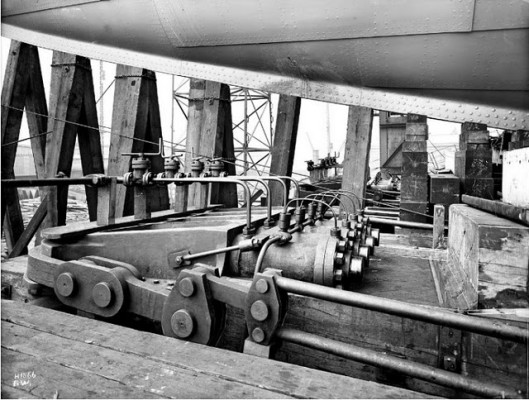 Hydraulic rams for launching, 1911. source