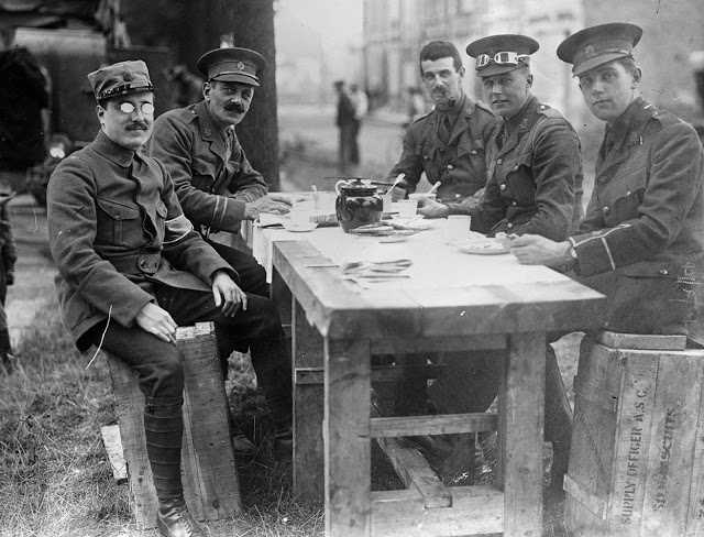A French officer has tea with English military personnel during World War I. (Library of Congress)