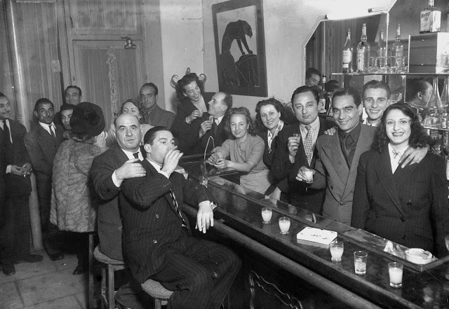 Al Capone with a gang at a bar, 1945