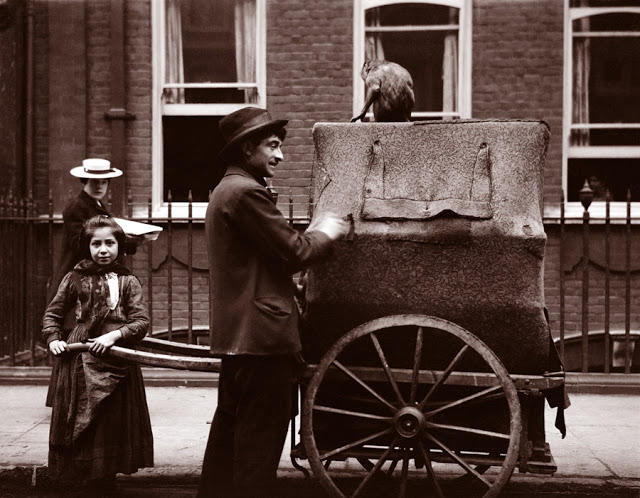 Organ grinder and daughter, London, England, 1904