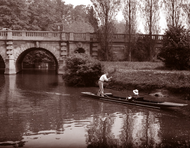 Punting at Magdalen Bridge, Oxford, 1904