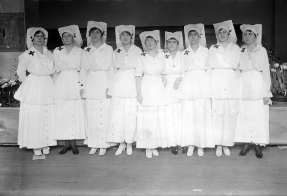 Red Cross volunteers Alice Borden, Helen Campbell, Edith McHieble, Maude Fisher, Kath Hoagland, Frances Riker, Marion Penny, Fredericka Bull, and Edith Farr. (Library of Congress)