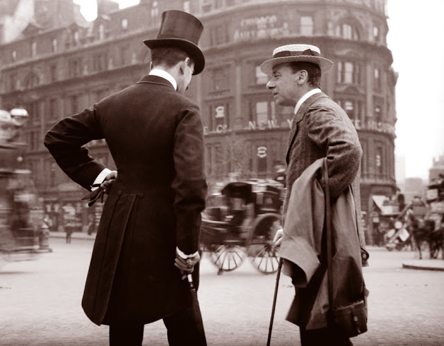 Street scene in London, England, 1904