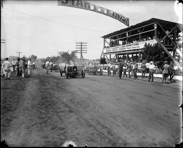 The start of the Elgin National Road Races on Aug. 23, 1919. The annual dirt-track races went from 1910 to 1920, except for a three year break during World War I. Tommy Milton was the winner in 1919, racing 301 miles in a Duesenberg and winning the Elgin National Watch Company trophy. (Chicago Tribune historical photo)....OUTSIDE TRIBUNE CO.- NO MAGS, NO SALES, NO INTERNET, NO TV, CHICAGO OUT, NO DIGITAL MANIPULATION... (Box# 345)