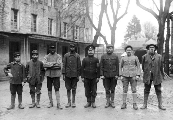 Western front, a group of captured Allied soldiers representing 8 nationalities: Anamite (Vietnamese), Tunisian, Senegalese, Sudanese, Russian, American, Portugese, and English. (National Archive/Official German Photograph of WWI)