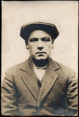 Robert Jackson, hawker, arrested for stealing money, 2 July 1915